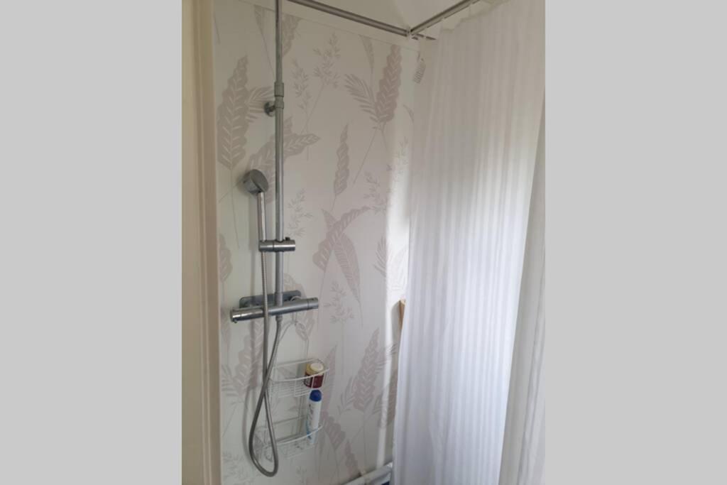 Gaeststuga I Vacker Natur, Bastu, Bubbelpool Sommartid Och Gratis Parkering Naera Ulricehamn Och Lassalyckan, Guesthouse With Nice View With Sauna And Free Parking Close To Dalsjoefors And Fishing Бурос Экстерьер фото