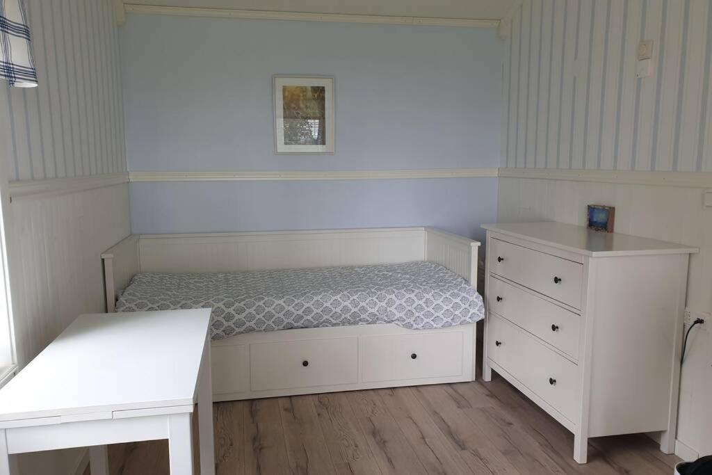 Gaeststuga I Vacker Natur, Bastu, Bubbelpool Sommartid Och Gratis Parkering Naera Ulricehamn Och Lassalyckan, Guesthouse With Nice View With Sauna And Free Parking Close To Dalsjoefors And Fishing Бурос Экстерьер фото